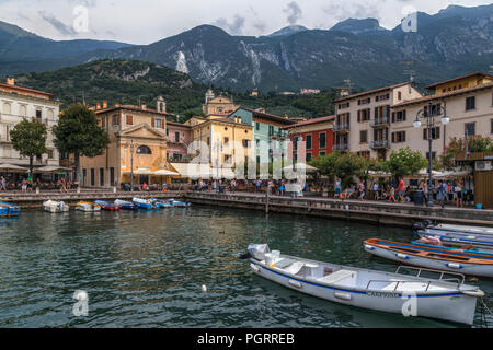 Malcesine, sur le lac de Garde, Vérone, Vénétie, Italie, Europe Banque D'Images