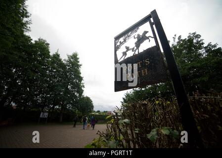 Un panneau pour Poets Path, au début du chemin piétonnier de Burns Cottage au chemin du poète du musée Robert Burns, Alloway. Banque D'Images