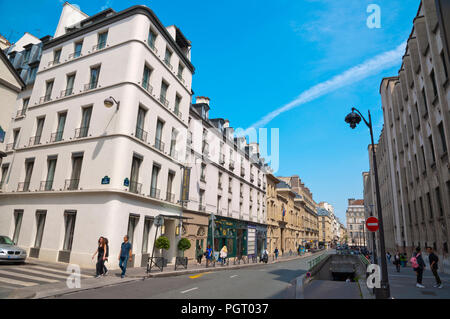 Rue des Saints Peres, St Germain des Prés, Rive Gauche, Paris, France Banque D'Images