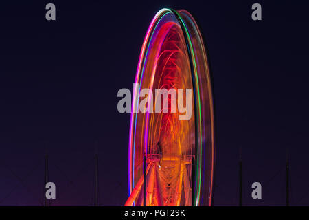 Grande Roue illuminée la nuit - Montréal, Canada Banque D'Images