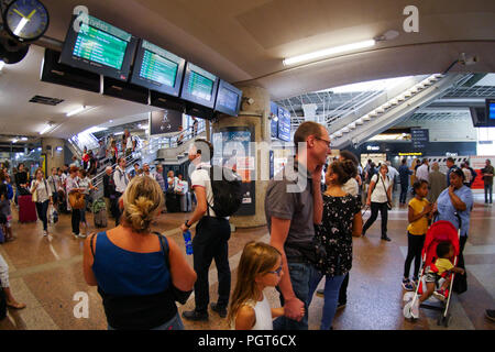 Les passagers de la gare de La Part-Dieu, Lyon, France Banque D'Images