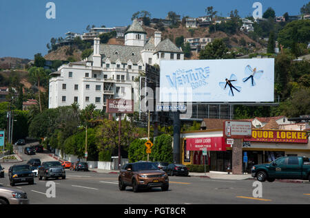 Chateau Marmont et panneaux sur le Sunset Strip à Los Angeles, CA Banque D'Images