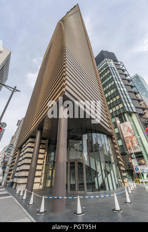 Tokyo, Chuo Ward - Août 19, 2018 - Le niveau de la rue vue d'EFVP Ginza Immeuble de bureaux. Conçu par l'architecte Kume Sekkei Banque D'Images