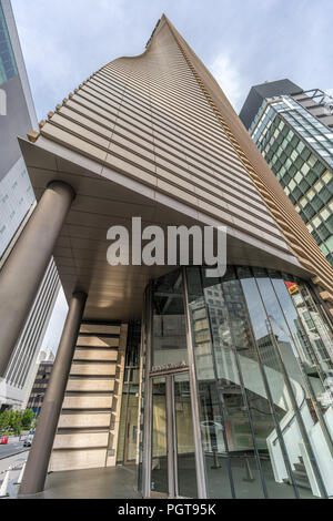 Tokyo, Chuo Ward - Août 19, 2018 - Le niveau de la rue vue d'EFVP Ginza Immeuble de bureaux. Conçu par l'architecte Kume Sekkei Banque D'Images