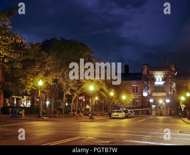 Syracuse, New York, USA. 26 août, 2018. Vue de l'Armory Square du centre-ville de Syracuse, New York à la nuit avec le CLO 24 secondes Banque D'Images