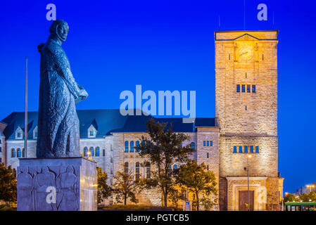 Adam Mickiewicz et Monument Château impérial, Poznan, Pologne Banque D'Images