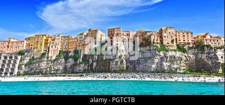 La ville de Tropea dans la province de Vibo Valentia, Calabre, Italie. Banque D'Images