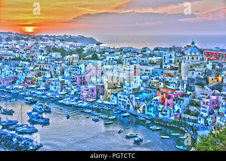 Vue panoramique de l'île de Procida, une commune de l'agglomération de la ville de Naples, Campanie, Italie. Banque D'Images