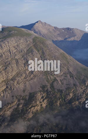 Géologie structurale importante base pliée de quartzite Ruadh-stac Beag Peak. Torridon, Kinlochewe, Ecosse, Royaume-Uni. Banque D'Images
