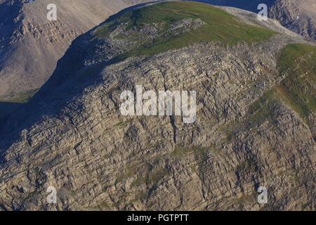 Géologie structurale importante base pliée de quartzite Ruadh-stac Beag Peak. Torridon, Kinlochewe, Ecosse, Royaume-Uni. Banque D'Images