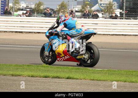 Silverstone, le Northamptonshire, UK 24 Août 2018 - 2018 Grand Prix GOPRO MOTORGP gratuitement jour de pratique - beaucoup d'action deux roues sur la piste Banque D'Images