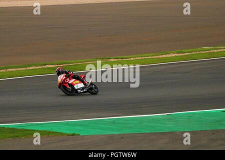 Silverstone, le Northamptonshire, UK 24 Août 2018 - 2018 Grand Prix GOPRO MOTORGP gratuitement jour de pratique - beaucoup d'action deux roues sur la piste Banque D'Images