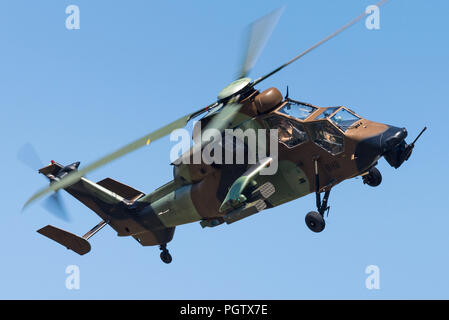 Un hélicoptère d'attaque Eurocopter Tigre à partir de la 5e Traitement hélicoptère de combat de l'armée française. Banque D'Images