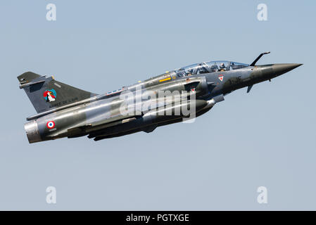 Un Dassault Mirage 2000D un avion de chasse de l'Armée de l'Air française est décoller de la Base Aérienne de Nancy-Ochey. Banque D'Images