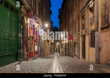 LYON, FRANCE- le 21 août 2018 : Bouchon - restaurant traditionnel local à Lyon où l'on mange des spécialités de Lyon et de la région. Il y a des bouchons 30 Banque D'Images