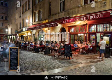 LYON, FRANCE- le 21 août 2018 : Bouchon - restaurant traditionnel local à Lyon où l'on mange des spécialités de Lyon et de la région. Il y a des bouchons 30 Banque D'Images