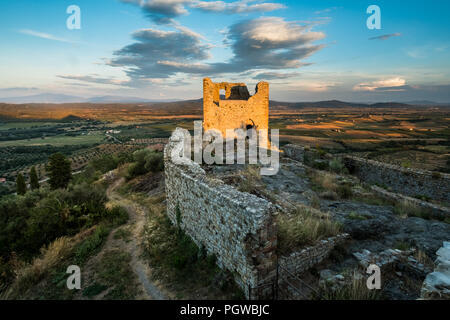 Fontemassi, Grosseto, Toscane - fraction de la ville italienne de Raccastrada, dans la province de Grosseto, en Toscane, les ruines du château de Fonte Banque D'Images