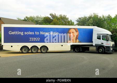 Supermarché Tesco, camion de livraison, camion, véhicule, articulé Banque D'Images