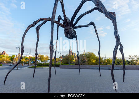 Sculpture d'araignée à l'extérieur de la Canadian National Art Gallery à Ottawa - Canada Banque D'Images