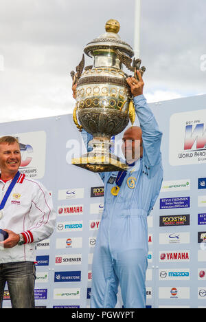 Renaud Ecalle vainqueur de la coupe Aresti aux Championnats du monde d'acrobatique à Silverstone, Royaume-Uni. Pilote français avec l'équipe Equipe de Voltige Banque D'Images