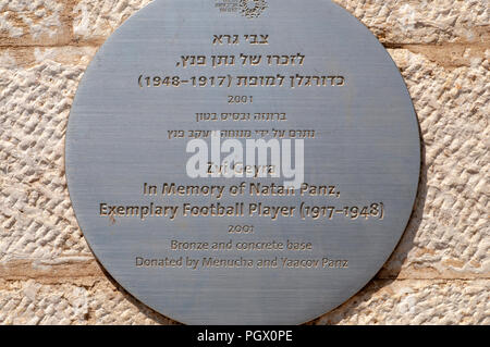 Statue de Natan Panz (Septembre 28, 1917 - Avril 28, 1948) un joueur de football juive de Palestine obligatoire, qui a joué pour Maccabi Tel Aviv et Beit Banque D'Images