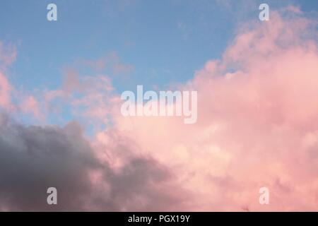 Nuages roses Banque D'Images