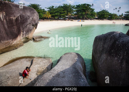 Tanjung Tinggi, la célèbre plage et site du film de l'Indonésie et la plus populaires film, Laskar Pelangi. Belitung Island, Indonésie. Banque D'Images