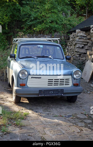 Vue avant de la voiture devant vous dans un La Trabant break a été produite de 1957 à 1990 par l'ex-Allemagne de l'Est Banque D'Images