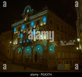 OURENSE GALICE ,/ESPAÑA - 24 de diciembre de 2017 : Luces de navidad en las calles. Banque D'Images