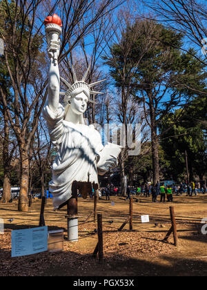 Parc de la Statue de la liberté Ueno - à l'origine à Ishinomaki mais endommagé dans le tremblement de terre de 2011. Restauré par un étudiant à l'Université des Arts de Tokyo Banque D'Images