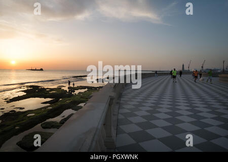 Terrazza Mascagni. Une promenade et parc en bord de mer. Banque D'Images