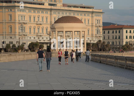 Terrazza Mascagni. Une promenade et parc en bord de mer. Le gazebo Banque D'Images