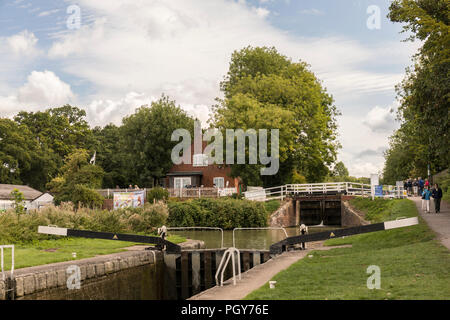 Caen Hill Cafe en haut de l'vol continu de 29 écluses, Devizes, Wiltshire, Royaume-Uni Banque D'Images