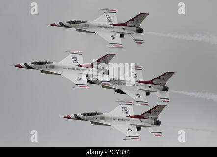 L'équipe de voltige de l'USAF Thunderbirds volant à RAF Fairford, RIAT, 2017 au Royaume-Uni Banque D'Images