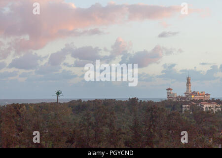 Vue de dessus du grand phare à Alexandrie, se tenait sur l'île de Pharos, Mer Méditerranée, et Al-Montaza, Alexandria, Egypt 2013 Banque D'Images