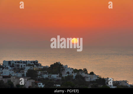 Coucher de soleil dans la baie de Yalikavak - Bodrum - Turquie Banque D'Images