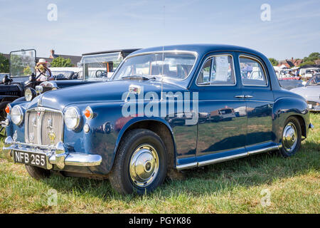 Une vieille Rover 100 saloon sur l'affichage à Heddington Pays montrent 2018 dans le Wiltshire England UK Banque D'Images