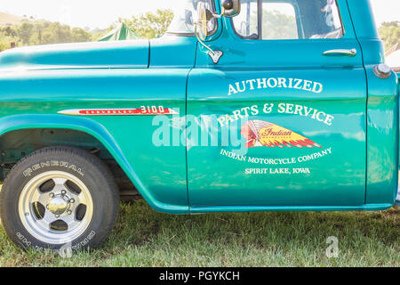 Détails commerciaux sur la porte latérale d'un vieux camion Chevrolet 3100 américain sur l'affichage à un Show en 2018 Banque D'Images