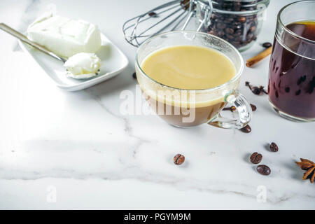 Ce régime à la mode, l'alimentation avec du lait et du café à toute épreuve, beurre blanc en arrière-plan copy space Banque D'Images