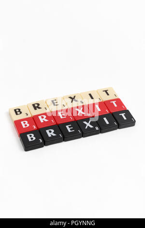 BREXIT Brexit / fin des négociations - jeu Deal or no deal ? Lettre carreaux sur fond neutre texturés. Relations de l'UE UK concept. Banque D'Images