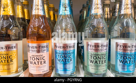 L'eau tonique Fever-Tree UK en supermarché. Banque D'Images