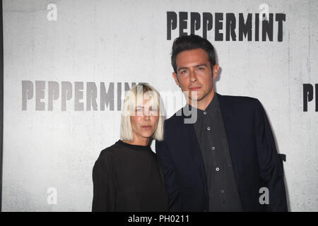 Los Angeles, USA. 28 août 2018. Nicole Vicius, John Boyd 08/28/2018 La première mondiale de 'Peppermint' qui s'est tenue au Regal Cinemas L.A. Vivre à Los Angeles, CA Photo par Izumi Hasegawa / HollywoodNewsWire.co Crédit : Hollywood News Wire Inc./Alamy Live News Banque D'Images