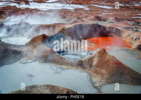 Sol de Manana, geysers et dans la zone géothermique sur Lipez province, Potosi, Bolivie Banque D'Images