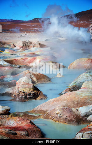 Sol de Manana, geysers et dans la zone géothermique sur Lipez province, Potosi, Bolivie Banque D'Images