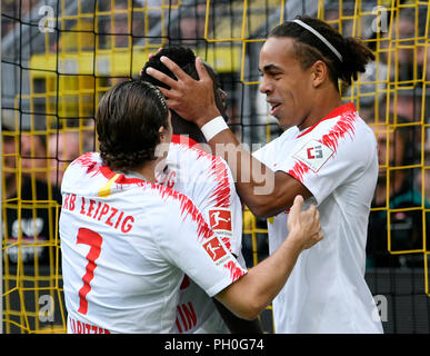 Parc Signal Iduna Dortmund Allemagne 26.8.2018, Bundesliga Saison 2018/19 Journée 1, Borussia Dortmund (BVB) vs RB Leipzig ---- Jean-Kevin Augustin (Leipzig) célèbre, Marcel Sabitzer gauche droite, Yussuf Poulsen (Leipzig) DFL RÈGLEMENT INTERDIT TOUTE UTILISATION DE PHOTOGRAPHIES COMME DES SÉQUENCES D'IMAGES ET/OU QUASI-vidéo. Banque D'Images