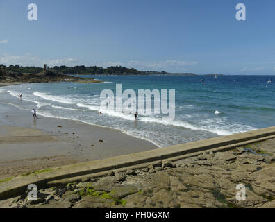 Port Blanc beach à Dinard (Bretagne, Ille et Vilaine, France). Banque D'Images