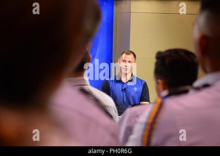 Le colonel Nick Haye, l'astronaute de la NASA, parle de sa prochaine visite à la Station spatiale internationale, au cours d'une conférence de presse au Centre spatial Johnson à Houston, le 18 juin 2018. La Haye et Alexey Ovchinin, russe Roscosmos cosmonaute, vous voyage vers l'ISS le 11 octobre 2018, à bord du vaisseau Soyouz Roscosmos MS-10, lancé à partir de cosmodrome de Baïkonour au Kazakhstan. Banque D'Images