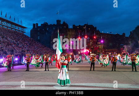 Le 2018 Royal Edinburgh International Military Tattoo au château d'Édimbourg. L'ensemble monumental de Mexico Banque D'Images