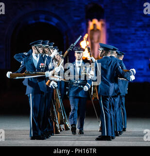 Le 2018 Royal Edinburgh International Military Tattoo sur l'esplanade du château d'Edimbourg.L'United States Air Force sur la garde d'honneur de l'équipe de forage Banque D'Images