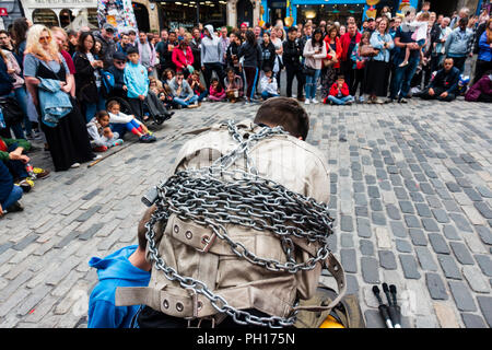 La scène de l'évasion sur le Royal Mile à Édimbourg lors de la Fringe Festival 2018 , Ecosse, Royaume-Uni Banque D'Images